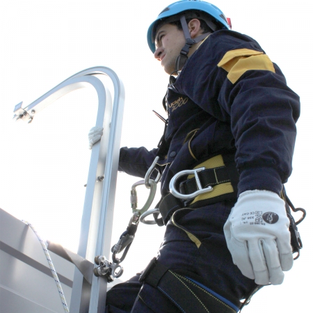 LINIA ASEKURACYJNA PIONOWA Z SZYNY ALUMINIOWEJ SEKURALT LINIA ASEKURACYJNA PIONOWA Z SZYNY ALUMINIOWEJ SEKURALT